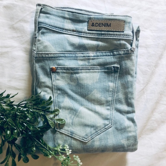 H&M Denim - ❤️ 3/$30 H&M Floral denim skinny jeans 👖